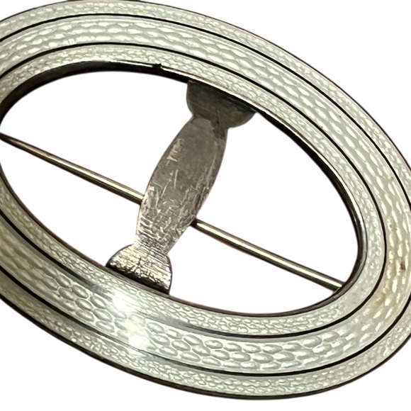 Edwardian Vintage sterling silver enamel Guilloche oval brooch from Watson Co. - Picture 4 of 6